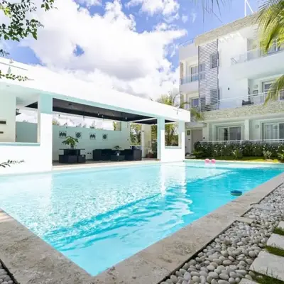 Elegant 2 Bedroom Apartment with Pool