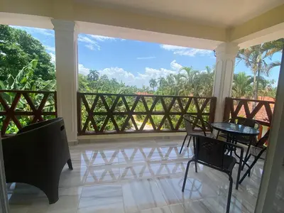 a balcony with a table and chairs and a view at Ático riomar segundo piso in Santa Bárbara de Samaná