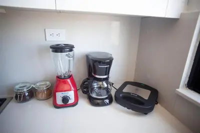a kitchen counter with a blender and other appliances at Apartamento de 2H en el Centro de la Ciudad in Santo Domingo