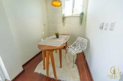 a small table and a chair in a room at Brisas del norte in Sosúa