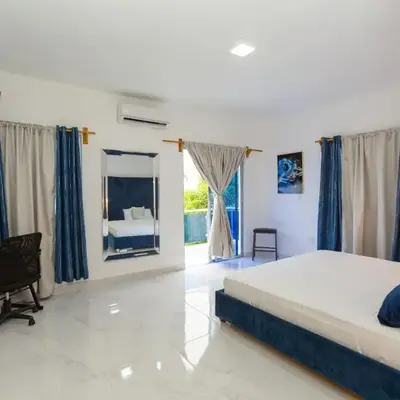 Crown lll with Pool -3 Bedrooms close to Everything