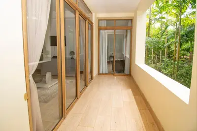 an empty hallway with glass doors and a bathroom at Apto en Casa de Campo en Los Altos 2 in La Romana