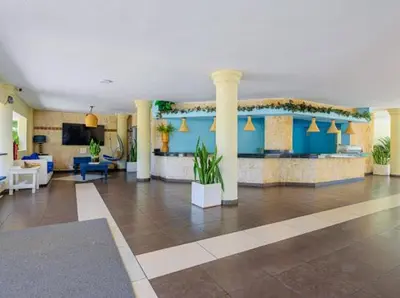 a lobby of a hotel with blue walls and pillars at Estancia Nana apartamento vista al mar piscina WIFI cocina completa aire acondicionado Lavadora secadora in Juan Dolio
