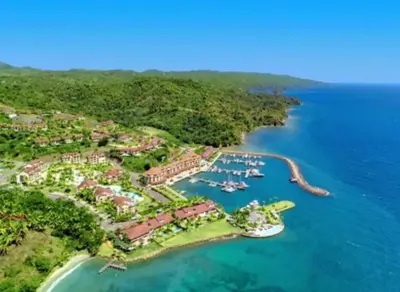 an aerial view of a resort in the ocean at Hotel en Samana con vista al Mar in Sabana