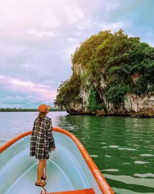 a person standing on the bow of a boat in the water at Sábana de la mar in La Tentación