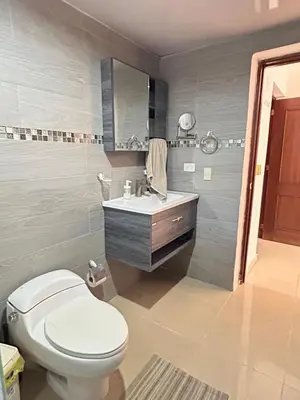 a bathroom with a toilet and a sink at Disfruta momentos inolvidables in Santo Domingo