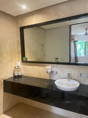 a bathroom with a sink and a large mirror at Apartamento centro y playa in Las Terrenas