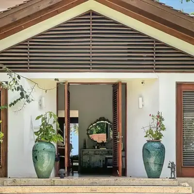 Oceanfront Villa with Staff