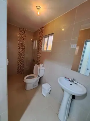 a bathroom with a toilet and a sink at Encantador Apartamento Pequeño in Hornillo
