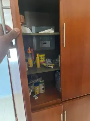 a cupboard with a bunch of items in it at apartamento 3 habitaciones 15 minutos aeropuerto las america in San Isidro