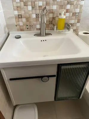 a bathroom with a sink and a toilet at apartamento 3 habitaciones 15 minutos aeropuerto las america in San Isidro