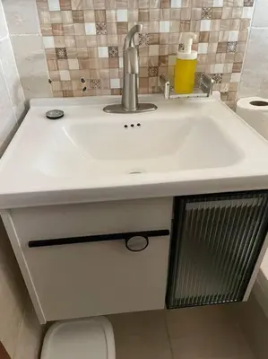 a bathroom with a sink and a toilet at apartamento 3 habitaciones 15 minutos aeropuerto las america in San Isidro