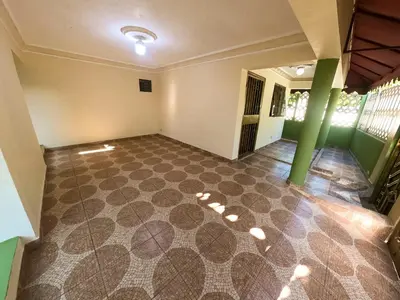 an empty room with ailed floor and green pillars at Casa de 2 Habitaciones in Los Frailes