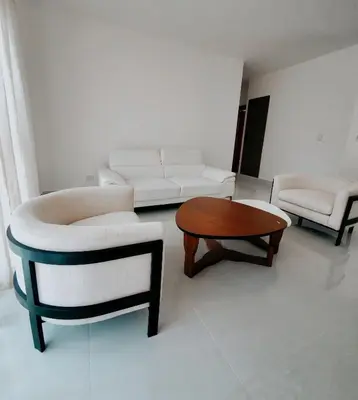 a living room with a couch and two chairs and a table at Apartamento moderno 3H en TREO zona metropolitana in Santiago de los Caballeros