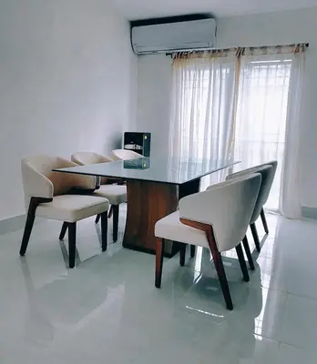 a dining room with a table and chairs at Apartamento moderno 3H en TREO zona metropolitana in Santiago de los Caballeros