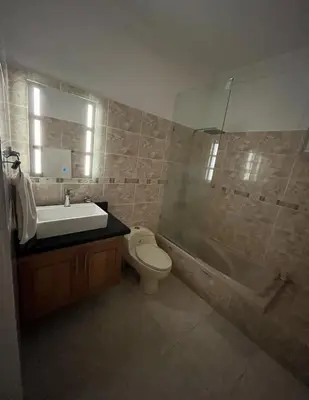 a bathroom with a sink and a toilet and a tub at Encantadora Casa Familiar en Santiago in Santiago de los Caballeros