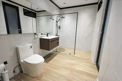 a bathroom with a toilet and a sink and a shower at Lujoso Penthouse frente a la Playa de Boca Chica in Boca Chica