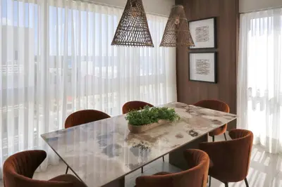 a dining room with a glass table and chairs at Lujoso Penthouse frente a la Playa de Boca Chica in Boca Chica