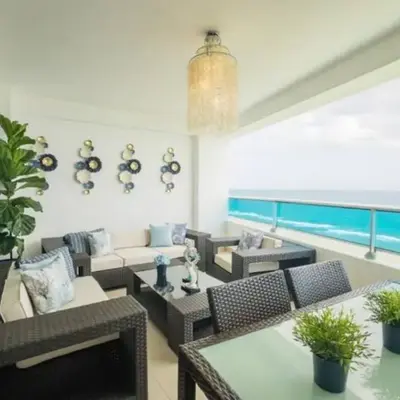 Luxury Beachfront 2BR at Las Olas
