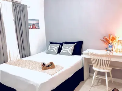 a bedroom with a bed and a desk and a chair at La casa del almendro in Concepción de La Vega