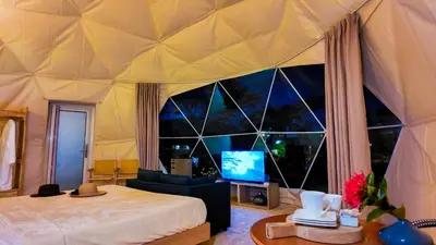 a bedroom with a large room with a large window at Santa Fe Club in Sosúa