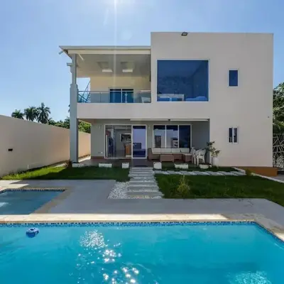 Luxurious Home with Pool!