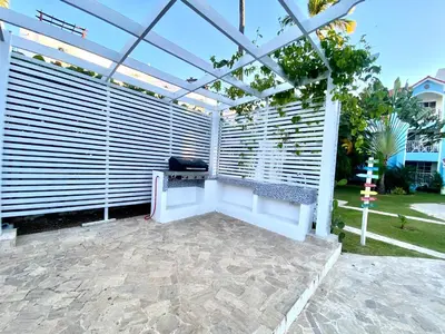 a pergola with a bench in a patio at Un Lugar Único y Céntrico RD Los Corales in Punta Cana