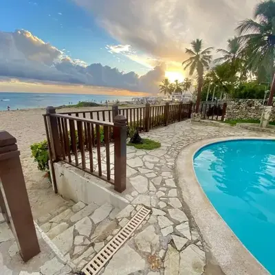 Spacious apartment beach access