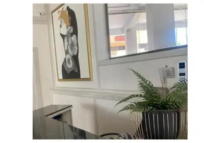 a room with a window and a potted plant at Tu guarida in Santo Domingo