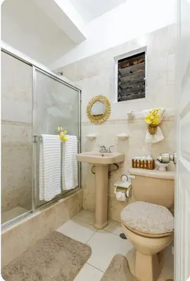 a bathroom with a shower and a toilet and a sink at mini apartamento in Colorado