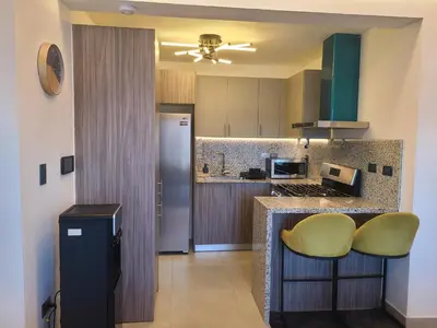 a kitchen with a counter and a counter top at Lujoso exclusivo próximo monumento in Santiago de los Caballeros