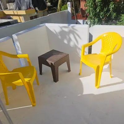 three chairs and a table and a yellow chair at Villa del sol in Infiernito