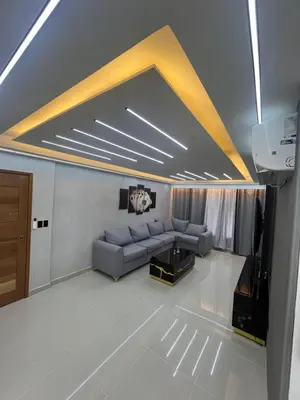 a living room with a couch and a tv at Apartamento de Lujo in La Estrella