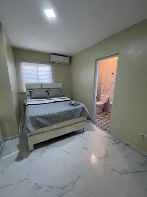 a bedroom with a bed and a window and a bathroom at Apartamento in Cancino