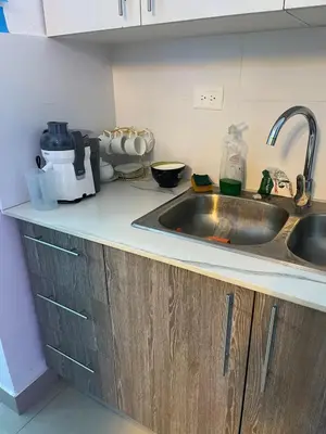 a kitchen counter with a sink and a mixer at Apartamento Bello y Amueblado in Jacagua