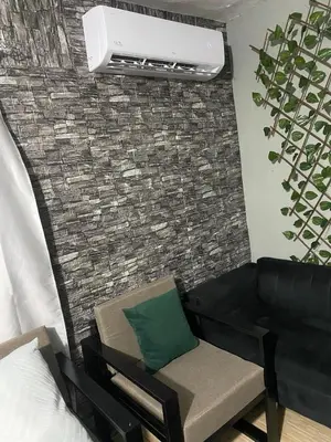 a living room with a couch and a fan at Habitación a 15min del aeropuerto in La Caleta
