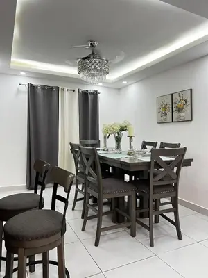 a dining room with a table and chairs at Apartamento O3 Palma Real in Santiago de los Caballeros
