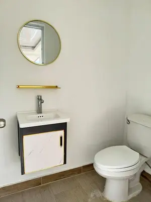 a bathroom with a white toilet and a mirror at villa el naciente in La Cuaba