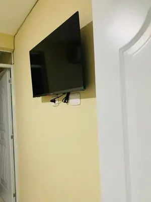 a flat screen tv hanging on a wall at Apartamento Familiar 7 in Colorado