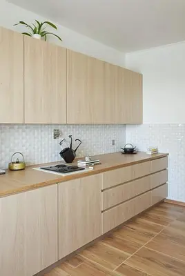 a kitchen with wooden cabinets and a counter top at Lujoso apartamento para tu comodida in La Alianza