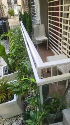 a white bench on a balcony with plants at Luxury apartment Riviera Colonial in Calero