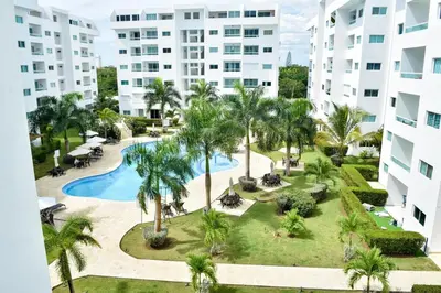 an aerial view of a resort with a pool and palm trees at Paraíso encantado Juan Dolio, Confort y Seguridad in Villas del Mar