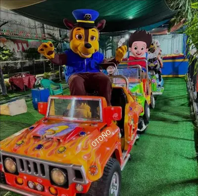 a group of children riding on a toy car at Ideal with a Jacuzzi, pool in Colorado