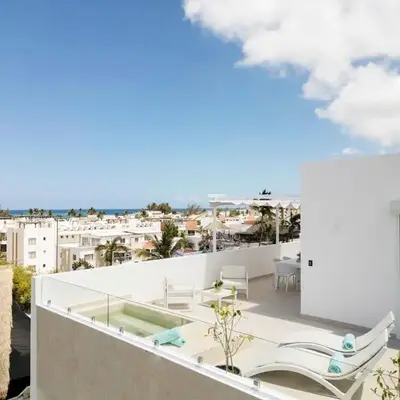Luxury penthouse with panoramic ocean view