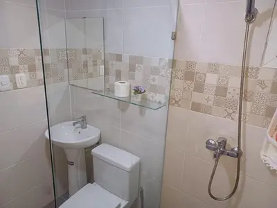 a bathroom with a toilet and a sink and a shower at Residencial Génesis III in Colorado