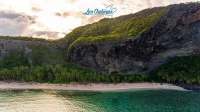 an aerial view of a beach next to a mountain at Lives off Colorada Beach in La Colmena