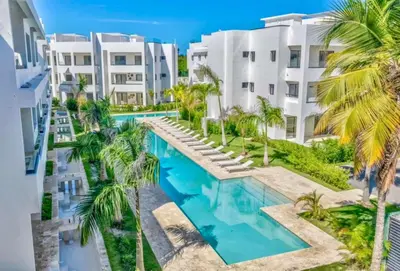 an aerial view of the pool at the apartment building at Penthouse con picuzzi privado y barbacoa en Bávaro in Punta Cana