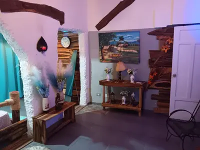 a room with purple walls and a clock on the wall at 1Vida Bar Restaurante in Guayacanes