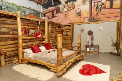 a bedroom with a bed in a log cabin at 1Vida Bar Restaurante in Guayacanes