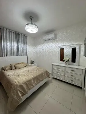 a bedroom with a bed and a dresser and a mirror at Escapada perfecta, apartamento frente al mar in San Felipe de Puerto Plata